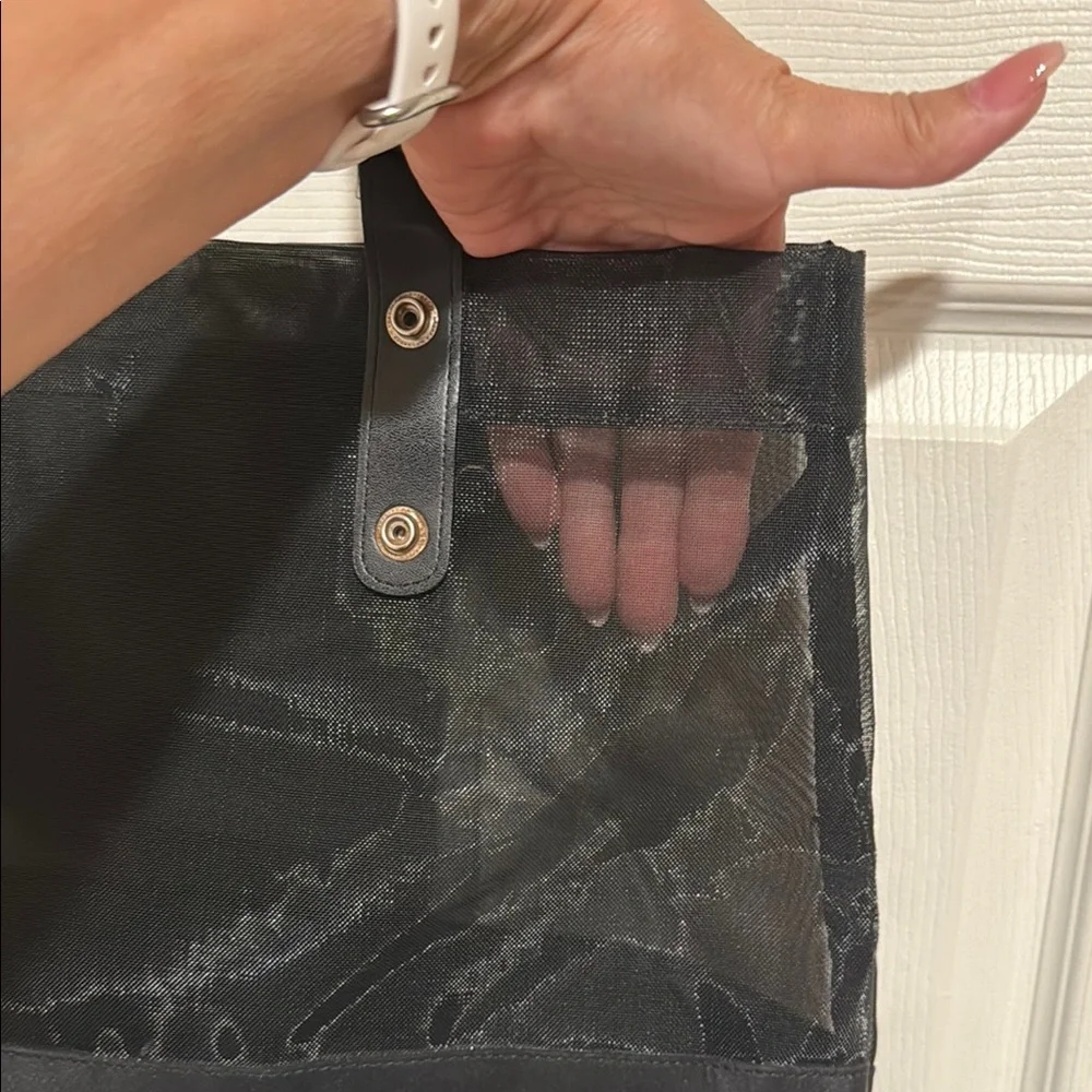 Elegant Black Tote Bag - Picture 3 of 11
